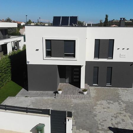 Villa Ula In Pula With Heated Pool And Sauna Exterior photo