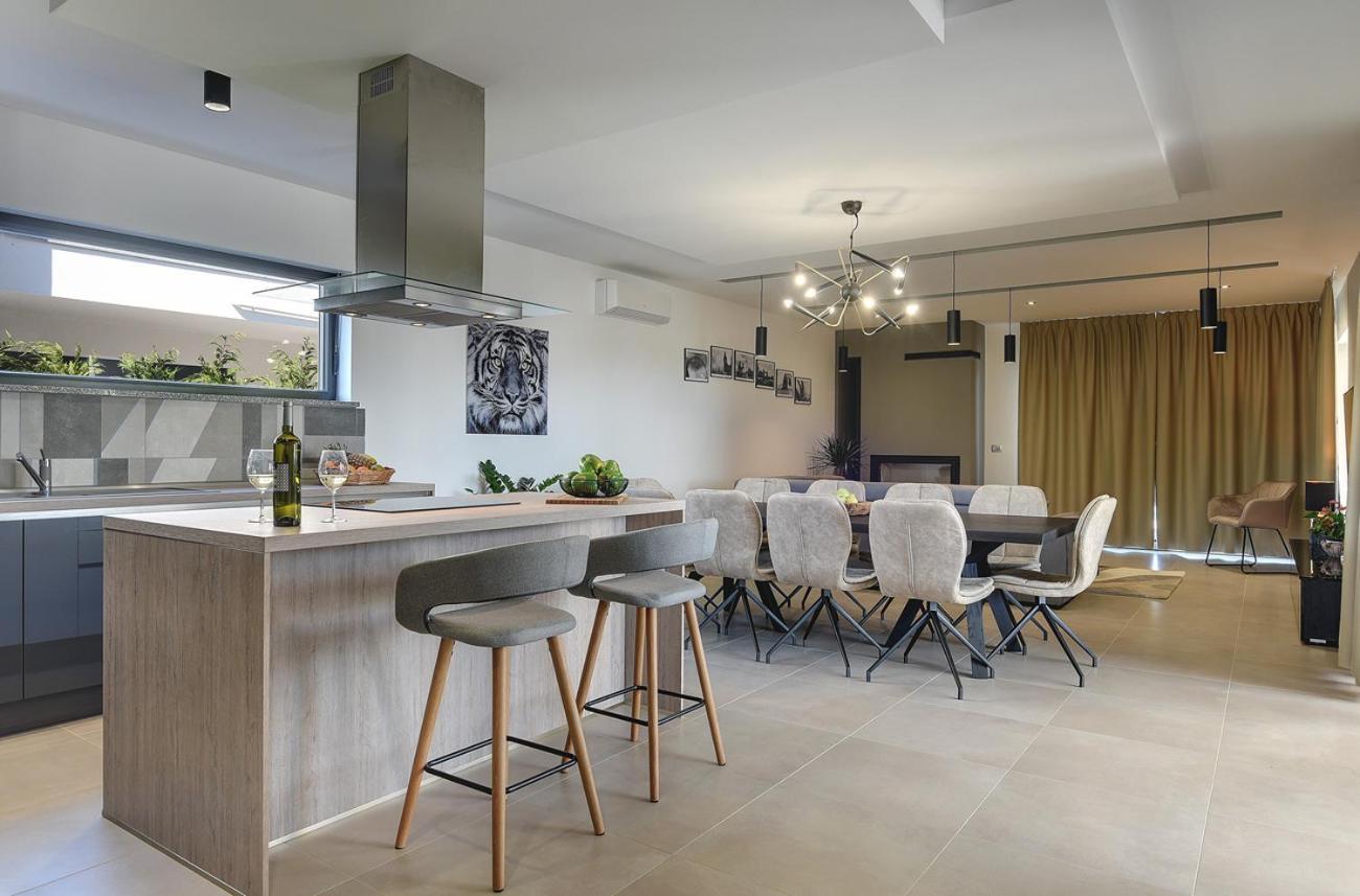 Villa Ula In Pula With Heated Pool And Sauna Exterior photo