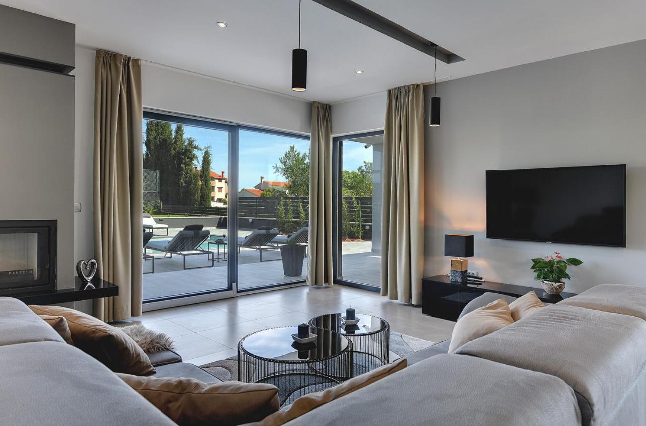 Villa Ula In Pula With Heated Pool And Sauna Exterior photo