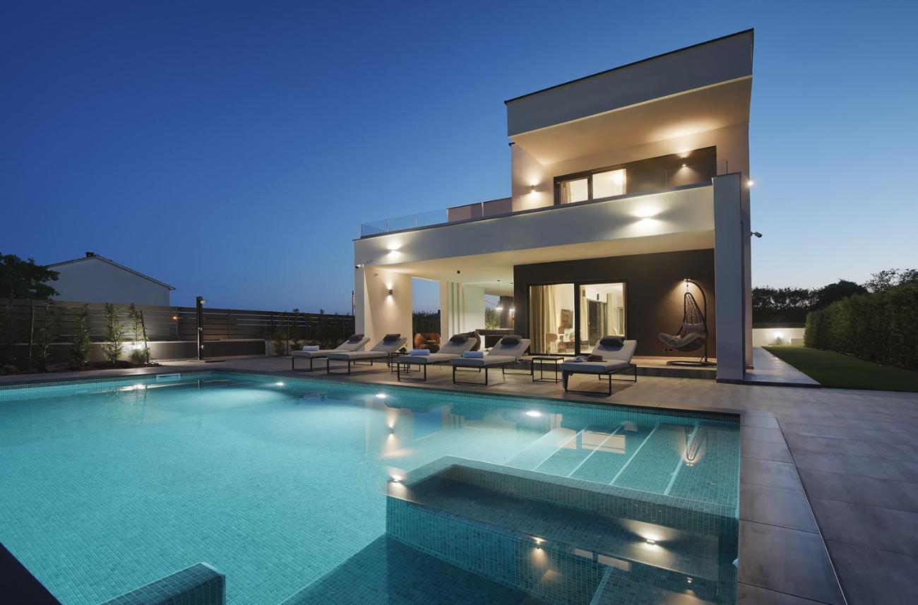 Villa Ula In Pula With Heated Pool And Sauna Exterior photo